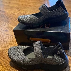 Bernie Mev Charm 2 in Pewter size 40.0